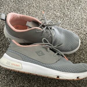 Women’s Sperry tennis shoes